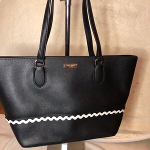Kate Spade Laurel Way Ric Rac Large. Saffiano Leather. Storybook Lining